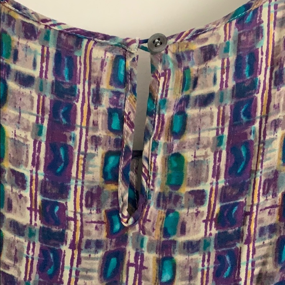 Colorful box sleeve top with front cage detail - Picture 6 of 6